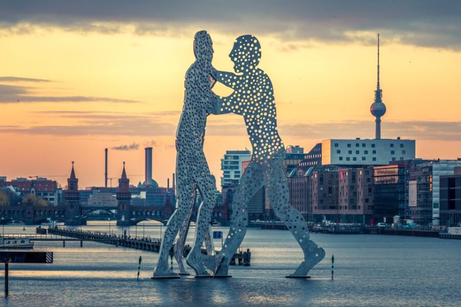 Berlin: Instagram-Worthy Spots Tour With Photographer