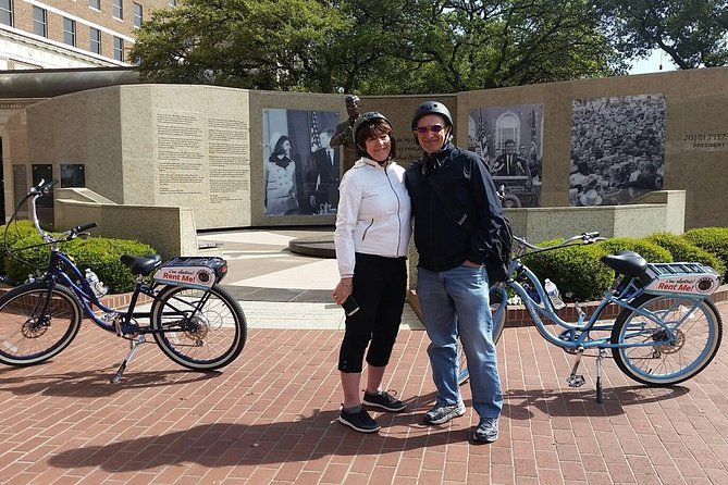 Bikes and BBQ: Electric Bike Tour of Fort Worth - Visiting the Water Gardens
