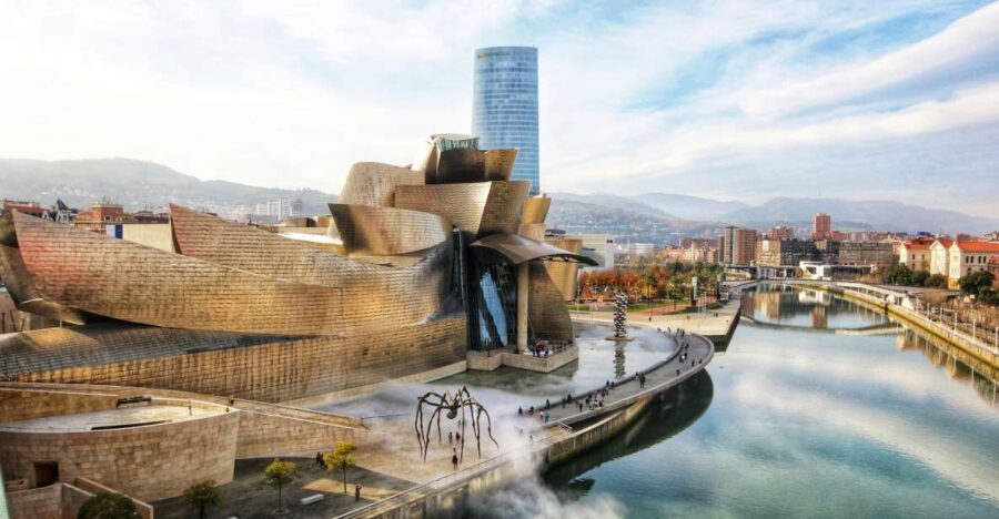 Bilbao: Guggenheim Museum Private Guided Visit - Overview of the Guggenheim Museum Bilbao