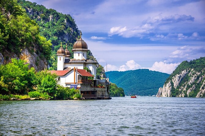blue-danube-iron-gate-national-park-tour-with-1-hour-speedboat-ride-included-in-the-tour
