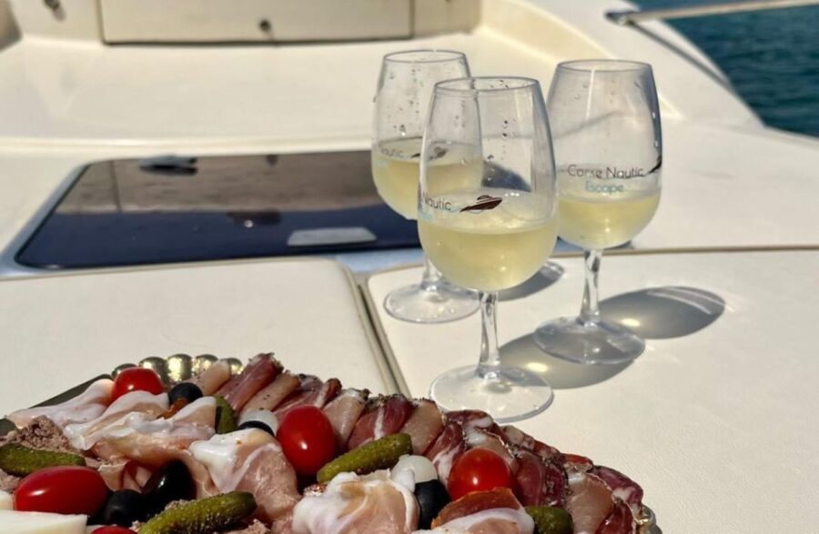 Bonifacio: Sunset Aperitif Dining Boat Tour