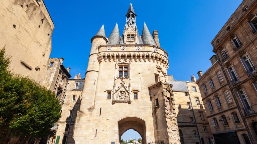 Bordeaux: City Exploration Game and Tour on Your Phone