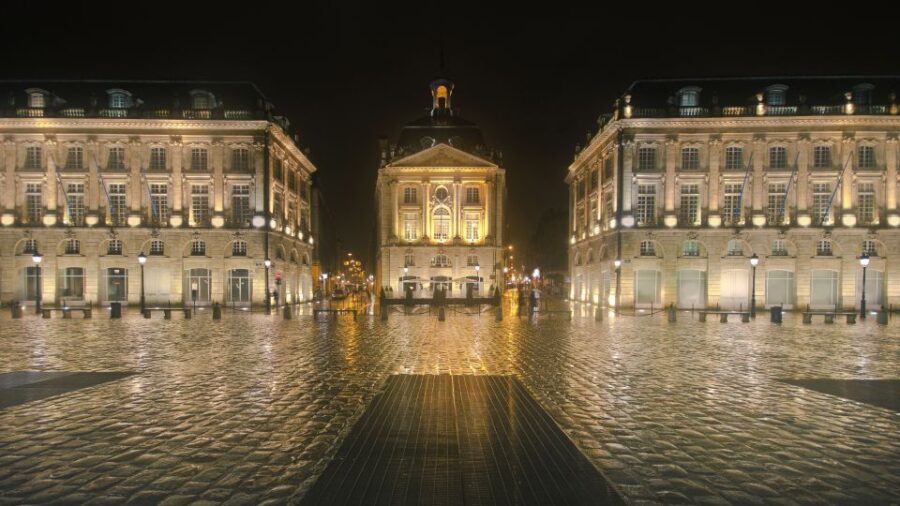 Bordeaux: First Discovery Walk and Reading Walking Tour