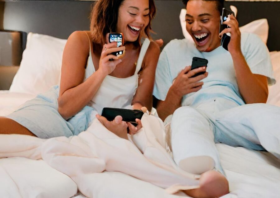 bordeaux-special-valentines-day-couples-game-background