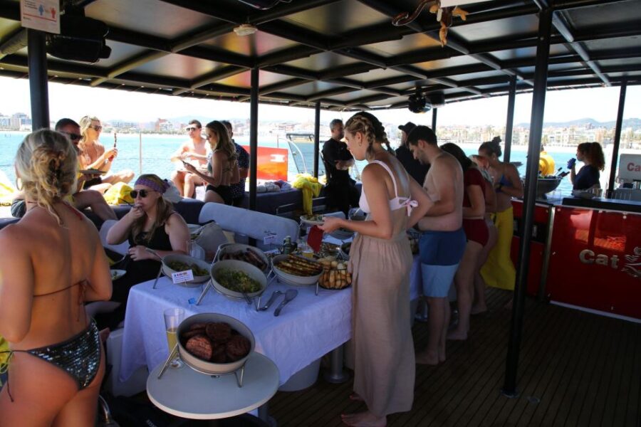 Cambrils: Private Catamaran Luxury 3h Drinks,Snacks Pickup