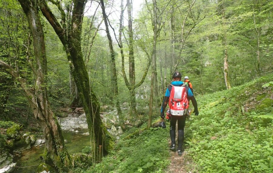 canyoning-full-day-furon-1-2-vercors-grenoble-overview-of-furon-canyon