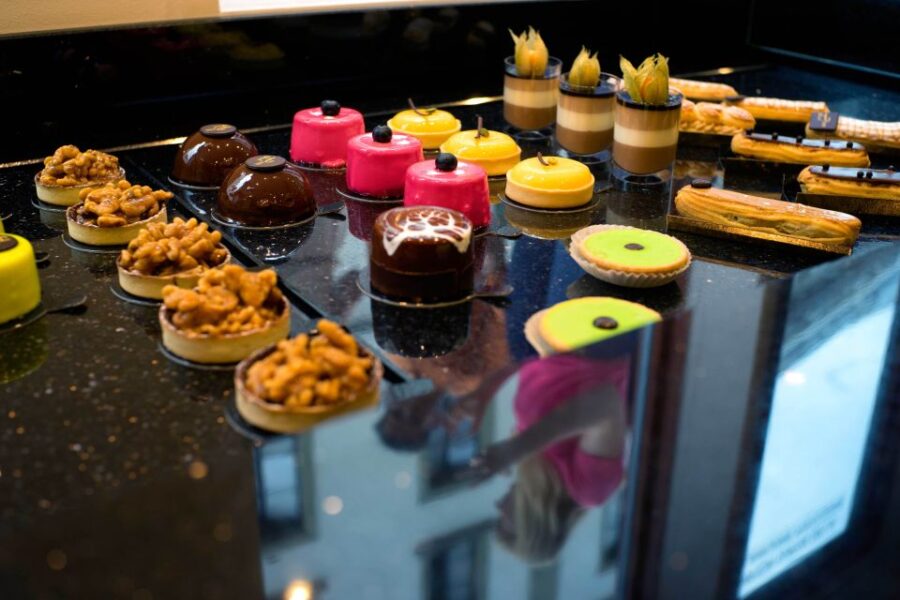 Chocolate Flavors Walking Tour of Geneva - Highlights of the Experience