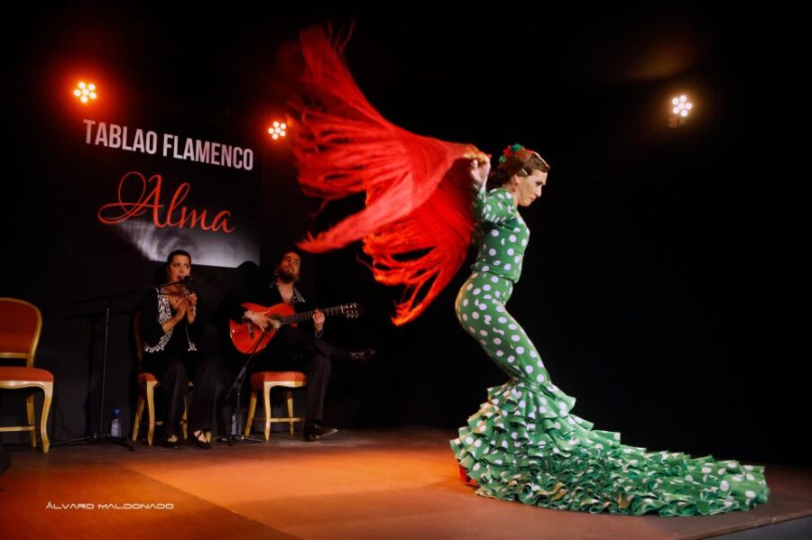 Claps Workshop in Flamenco Tablao Alma