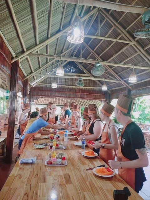 Cooking Class With Pho and Market & Basket Boat Ride in Hoi an