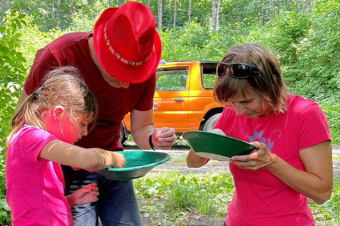 Czech Garnet Panning With Animal Farm, Lunch 4WD Trip From Prague