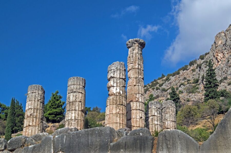 Delphi and Meteora: 3-Day Tour From Athens