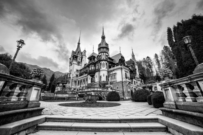 Draculas Castle, Brasov and Peles Full-Day Tour From Bucharest