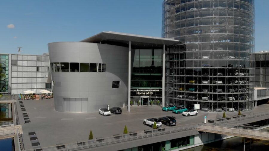 Dresden: Tour of VWs Transparent Factory - Tour Duration and Languages