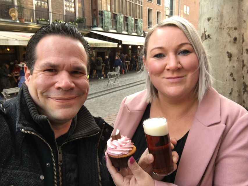 Düsseldorf: Old Town Interactive Crime Tour With Actor