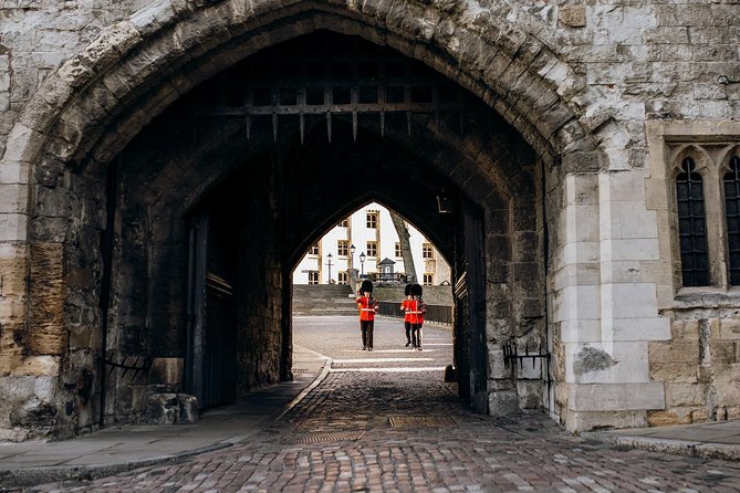 Early Access Tower of London Tour With Opening Ceremony & Cruise