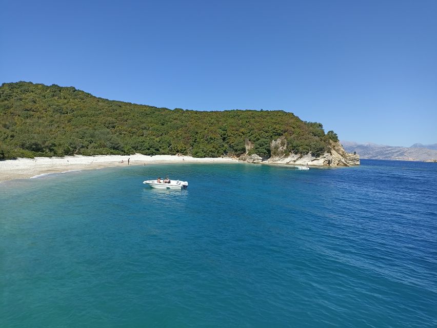 East Coast Cruise - Sightseeing and BBQ Lunch