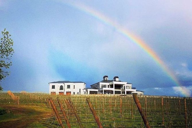 east-kelowna-wine-tour-classic-6-wineries-explore-kelownas-wine-region