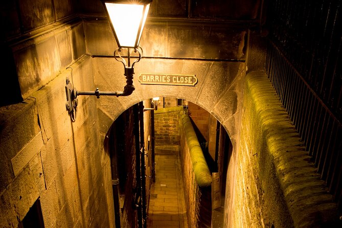 Edinburgh: Witches Old Town Walking Tour & Underground Vault