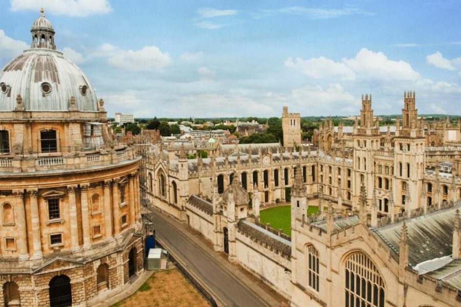 enchanted-oxford-a-christmas-walking-tour-radcliffe-camera