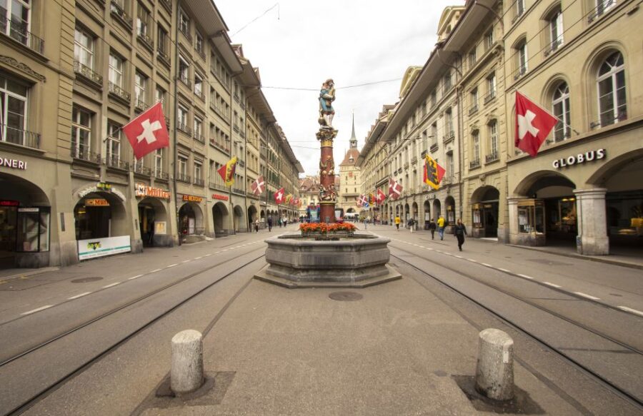 Explore the Best Guided Intro Tour of Bern With a Local - Tour Duration and Group Size