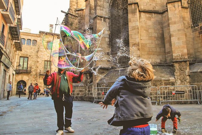 Family Private Tour: Churros, Hot Chocolate & Games in Barcelona - Overview of the Private Tour