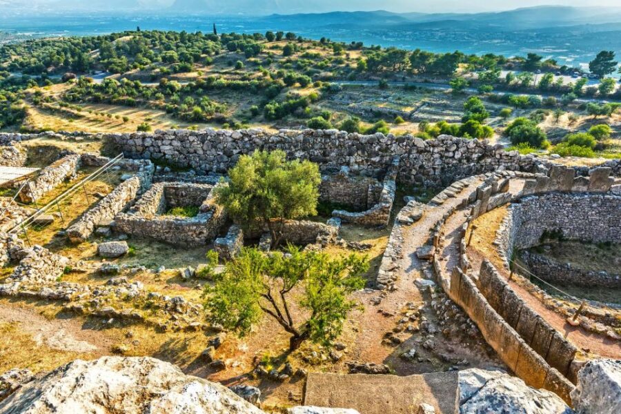 From Athens: 6-Day Private Trip With Meteora & Corfu - Exploring the Ancient Site of Delphi