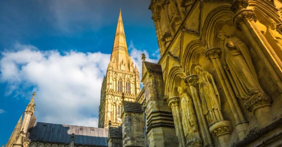From Bath: Private Stonehenge and Salisbury Tour With Pickup