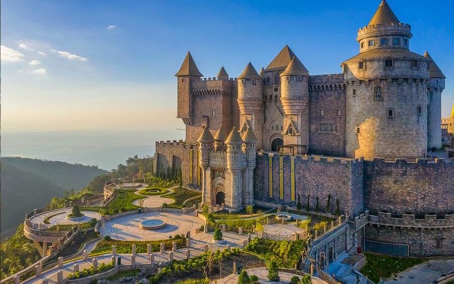 from-da-nang-shuttle-bus-to-ba-na-hills-golden-bridge-pricing