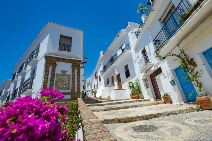 From Granada: Day Trip Nerja & Frigiliana - Getting to Nerja