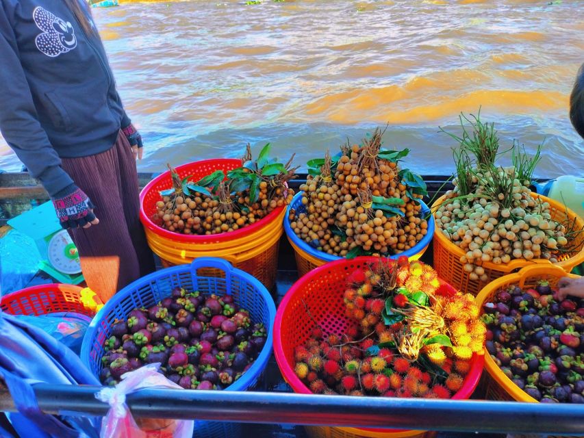 from-ho-chi-minh-cai-rang-famous-floating-market-in-can-tho-explore-the-bustling-floating-market