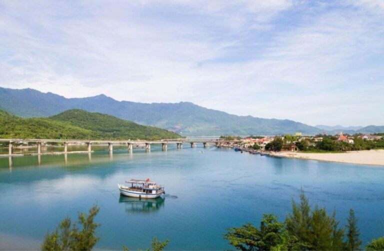 from-hue-transfer-to-hoi-an-via-hai-van-pass-golden-bridge-tour-overview