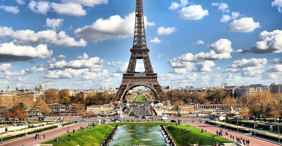 From Le Havre Port: Round-Trip Transfer to Paris by Bus