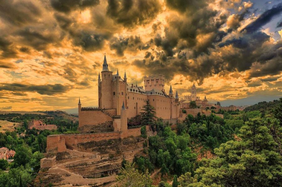 From Madrid: Segovia Highlights Private Half-Day Tour - Exploring the Roman Aqueduct