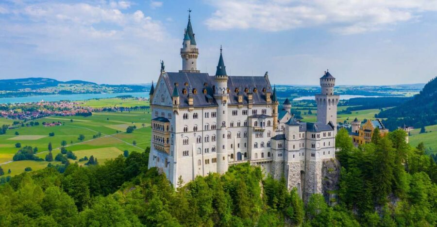 From Munich: Neuschwanstein and Linderhof Palaces Day Trip