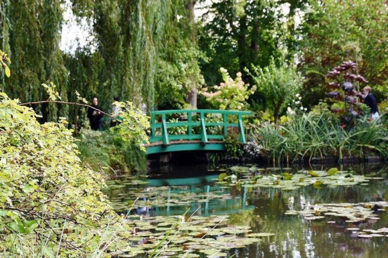 From Paris:Visit of Monets House and Its Gardens in Giverny