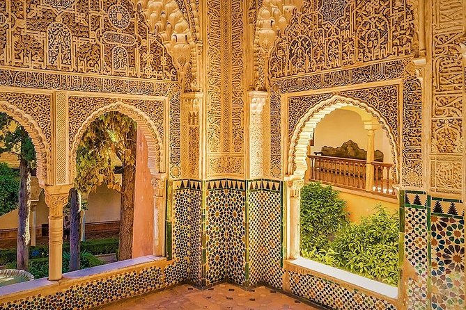 full-alhambra-tour-with-preferential-access-english-language-overview-of-the-tour