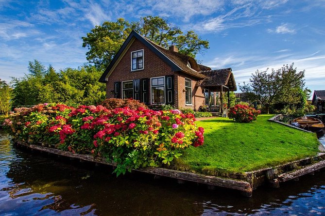 Giethoorn Day Trip From Amsterdam With Boatride - Overview of the Giethoorn Day Trip
