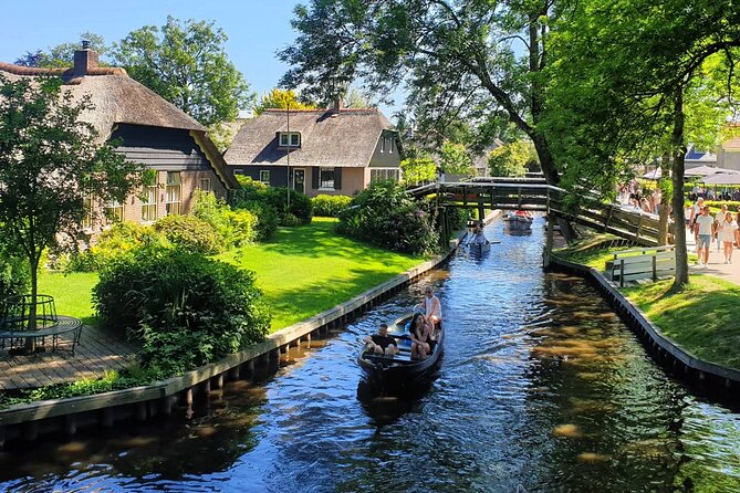 Giethoorn Day Trip From Amsterdam With Small Electric Boat - Overview of the Giethoorn Day Trip