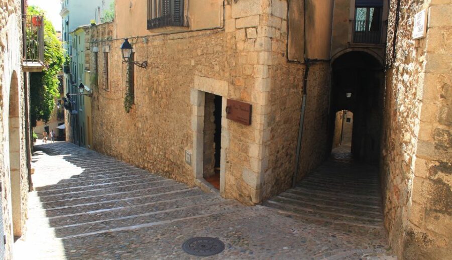 Girona: Small Group Walking Tour
