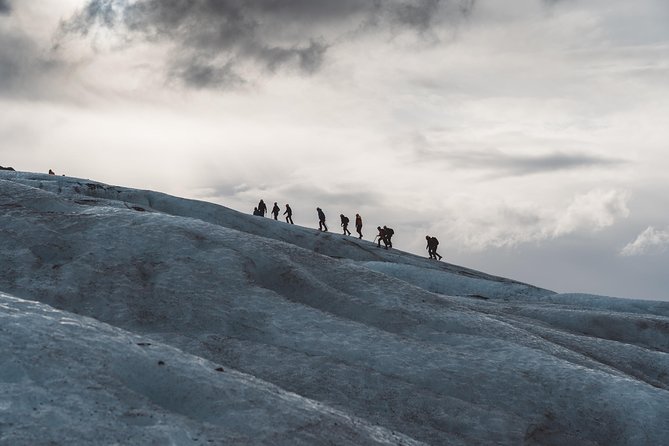 glacier-encounter-in-iceland-exploring-falljkulls-glacial-landscapes