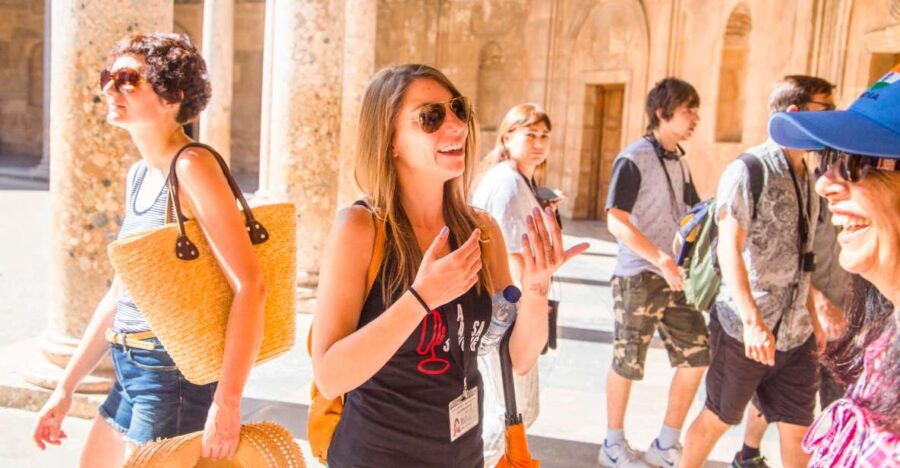 granada-alhambra-albaycin-and-sacromonte-combo-tour-exploring-the-alhambra-complex
