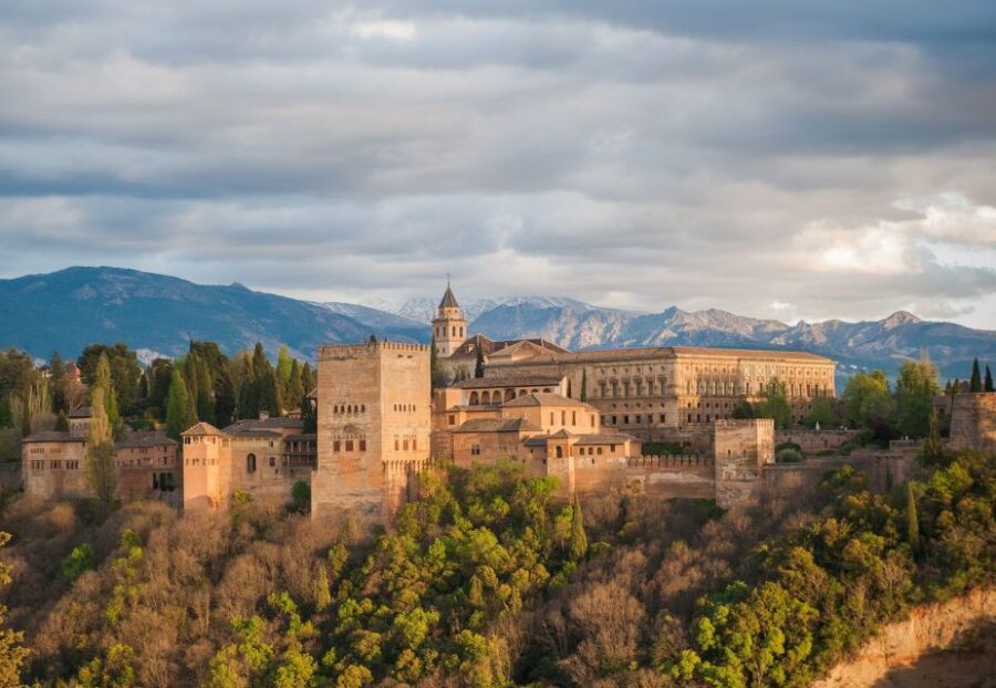 Granada: Alhambra, Generalife & Nasrid Palaces Guided Tour