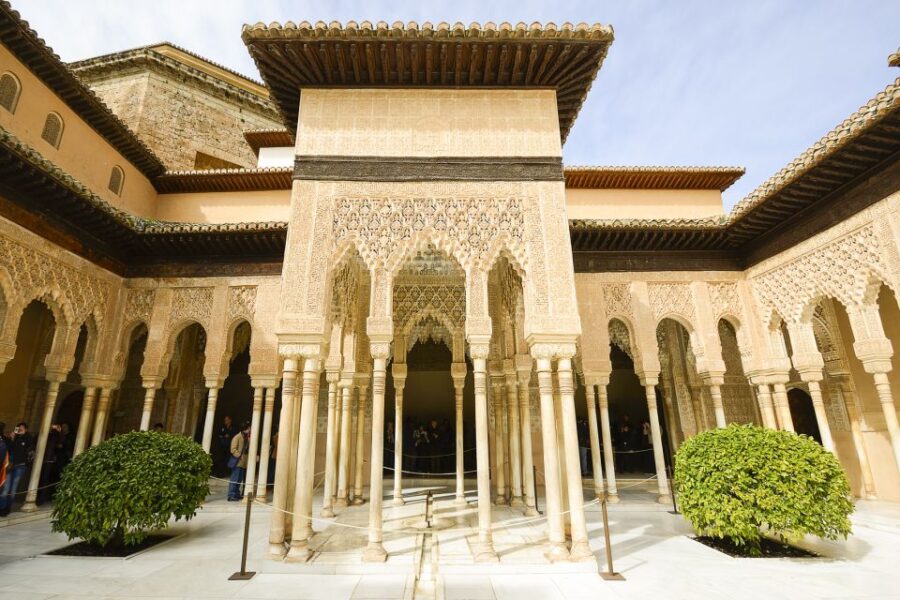 granada-alhambra-tour-in-a-premium-group-overview-of-the-alhambra