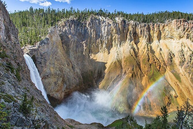 Grand Canyon of the Yellowstone Day Hike - Exploring the Colorful Cliffs