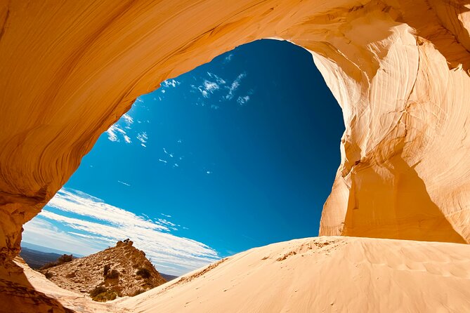 Guided-Hike Through Peekaboo + Great Chamber/Cutler Point Combo (Small Group)