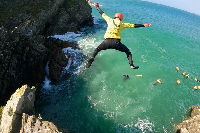 half-day-coasteering-in-newquay-cornwall-overview-of-coasteering-experience