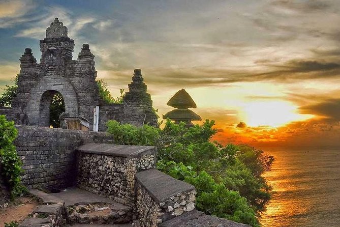 Halfday Tour:Uluwatu Temple,Kecak Dance and Dinner Jimbaran Beach With Transport - Tour Overview
