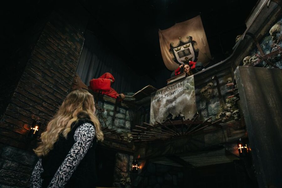 Hamburg: Hamburg Dungeon Admission Ticket - Overview of Hamburg Dungeon