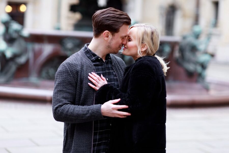 Hamburg: Private Couples Photoshoot and Walking Tour - Private Photoshoot Experience