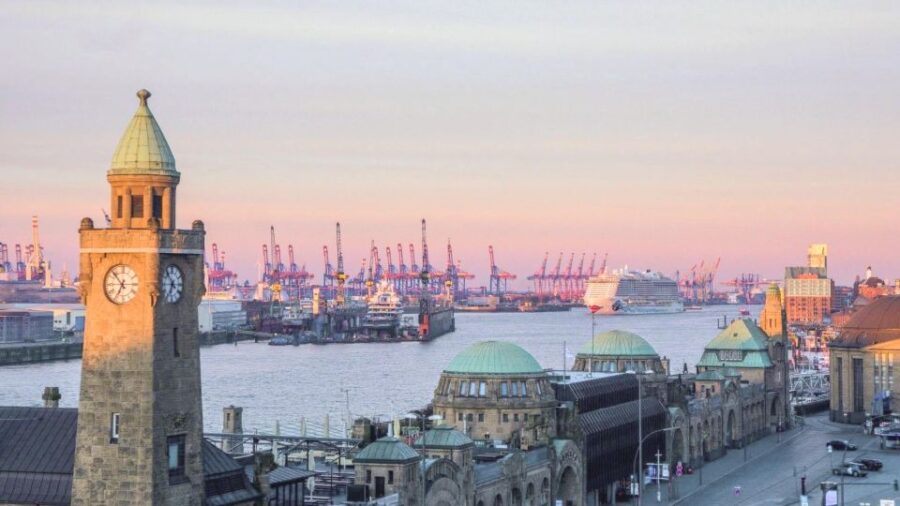Hamburg: Self-Guided City Tour With U3 Public Train - Tour Overview